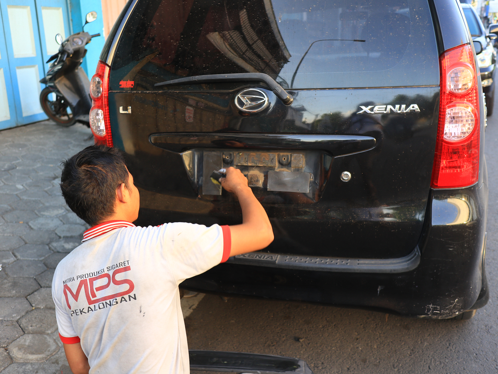 How to Clean Your Number Plates Safely Before an MOT