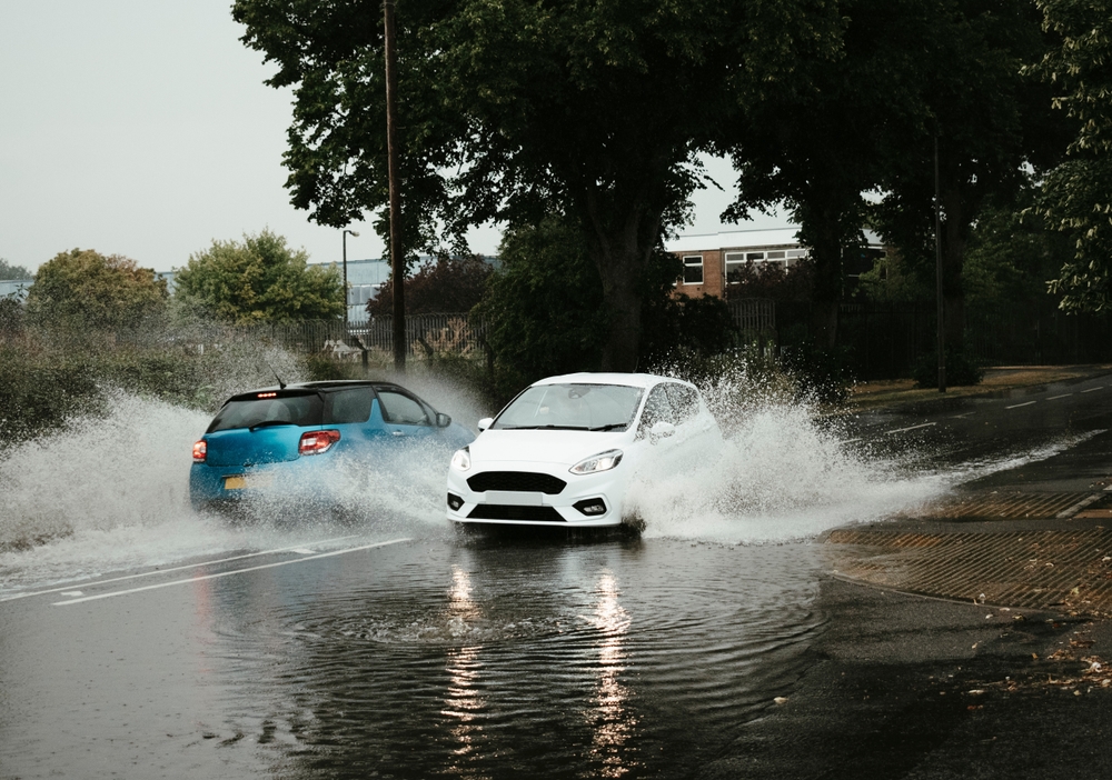 Can Weather Cause Number Plates to Fall Off?