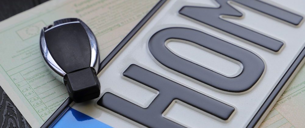 What Are Glitter Plates?